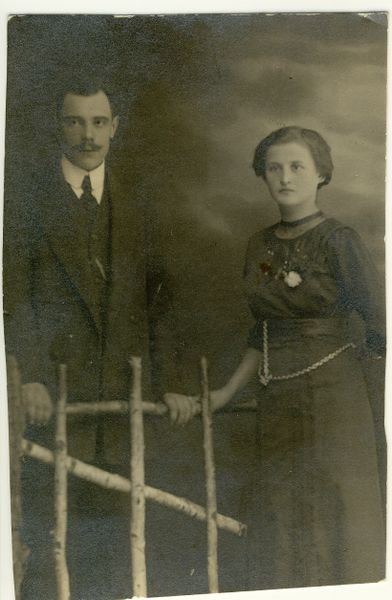 Plik:Syn prababci z zona.jpg
