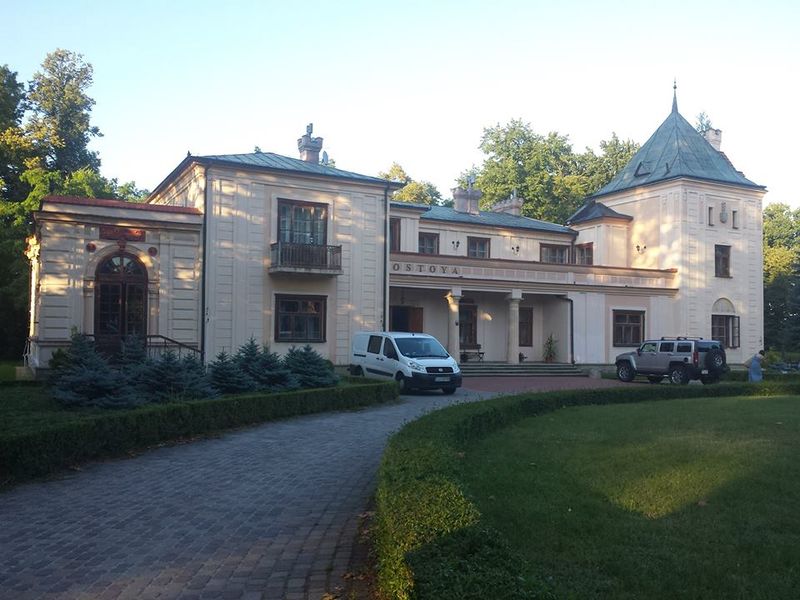Plik:Dwór Ostoya Zjazd 2014.jpg
