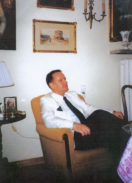 Plik:Stanislaw Brodowicz at home.jpeg