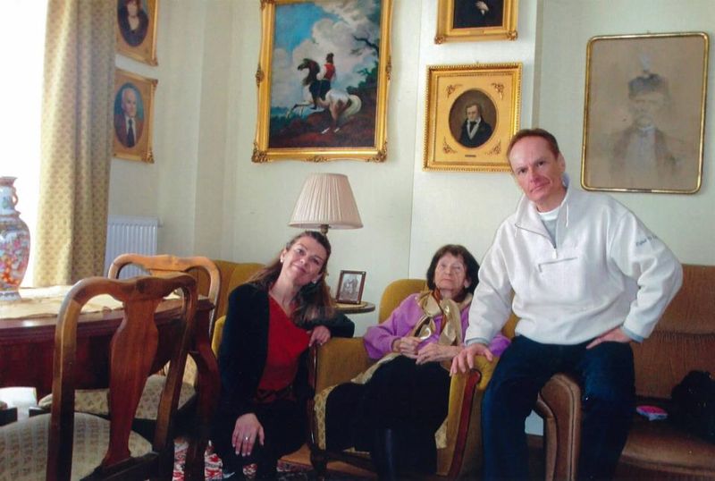 Plik:Stanislaw Brodowicz z mama i Pani Carmen.jpg